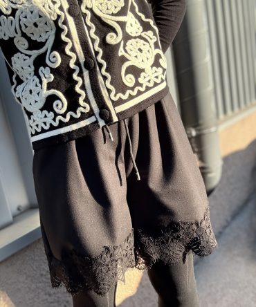 SHORT LOVELY TU